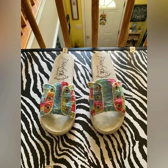 Blowfish Malibu tie dye slides size 7 1/2 - Picture 1 of 5